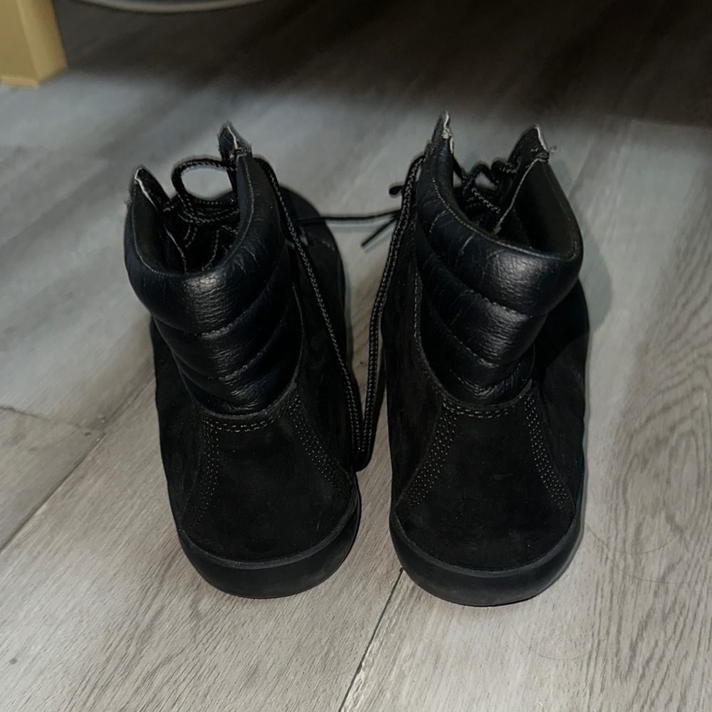 Timberland Women’s Black Boots - Picture 3 of 4